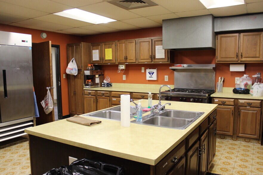 More Photos Of 650 Ashworth Dr, Waukee Specialty For Sale