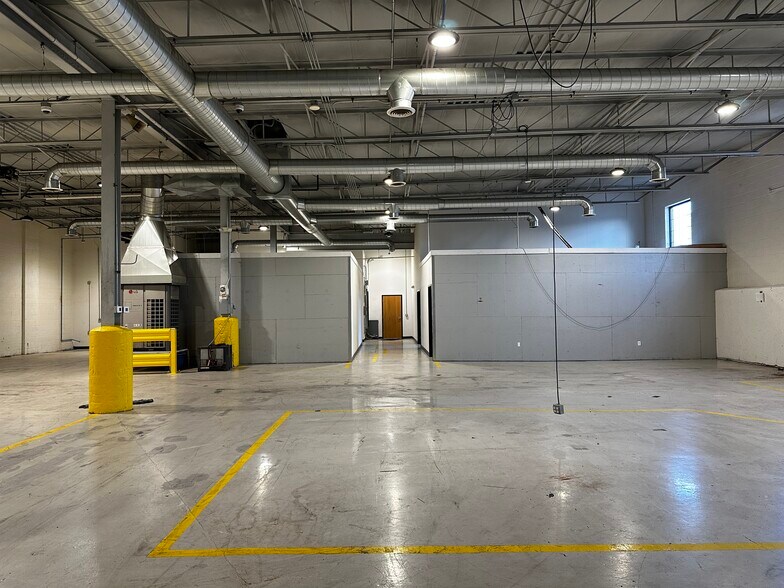 More Photos Of 3155 Bermuda St, Ferndale Manufacturing For Lease