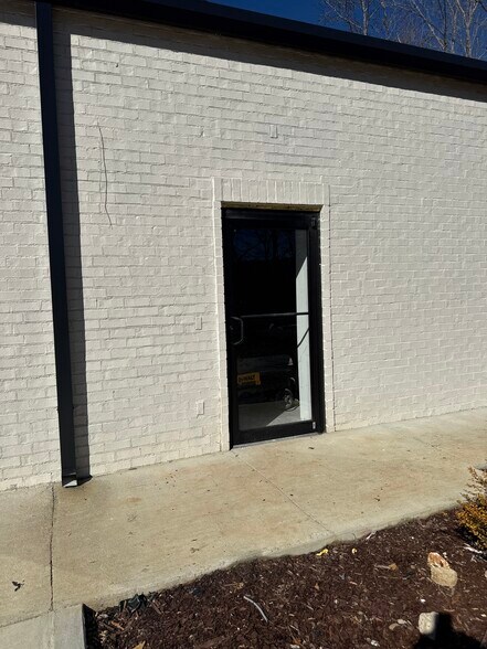 More Photos Of 8004 Glendale Farms Rd, Trussville General Retail For Lease