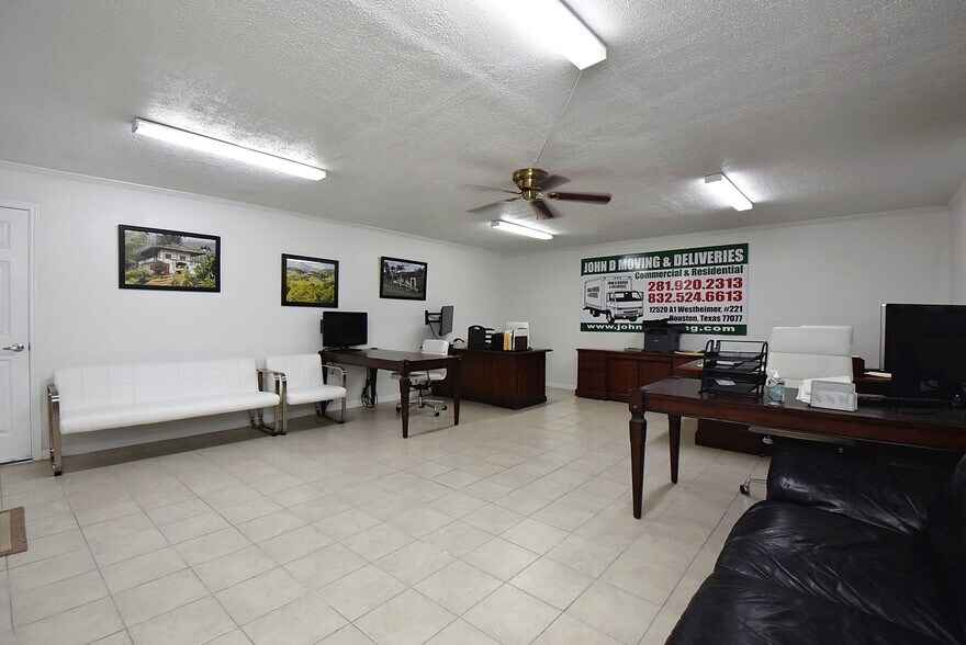 More Photos Of 1915 Sherwood Forest St, Houston Warehouse For Sale