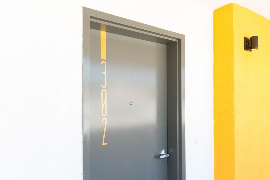 More Photos Of 978 S Mariposa Ave, Los Angeles Apartments For Sale