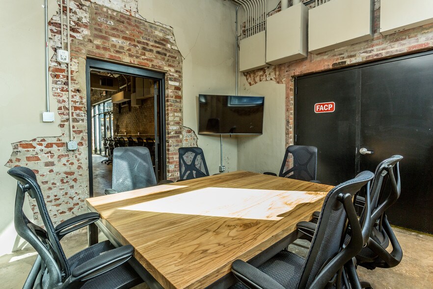 More Photos Of 500 E Davie St, Raleigh Restaurant For Lease