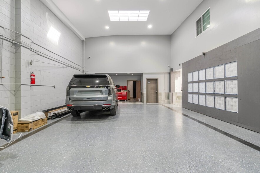 More Photos Of 11635-11637 Tuxford St, Sun Valley Warehouse For Sale