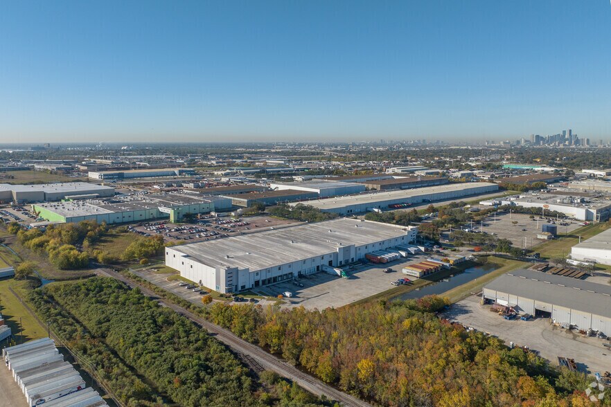 More Photos Of 531 Portwall St, Houston Distribution For Lease