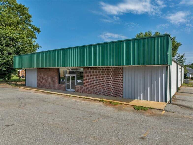 More Photos Of 19276 Hartford St, Edison Freestanding For Sale