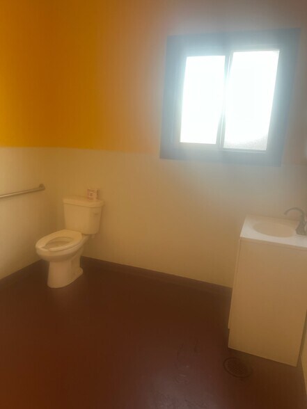 More Photos Of 1801 Cutting Blvd, Richmond Storefront Retail Residential For Lease