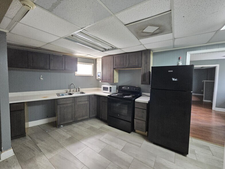 More Photos Of 3001 Jean Lafitte Pky, Chalmette Light Distribution For Sale