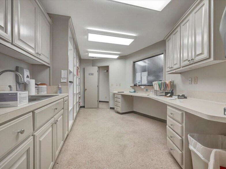 More Photos Of 202 S Temple Dr, Diboll Flex For Lease