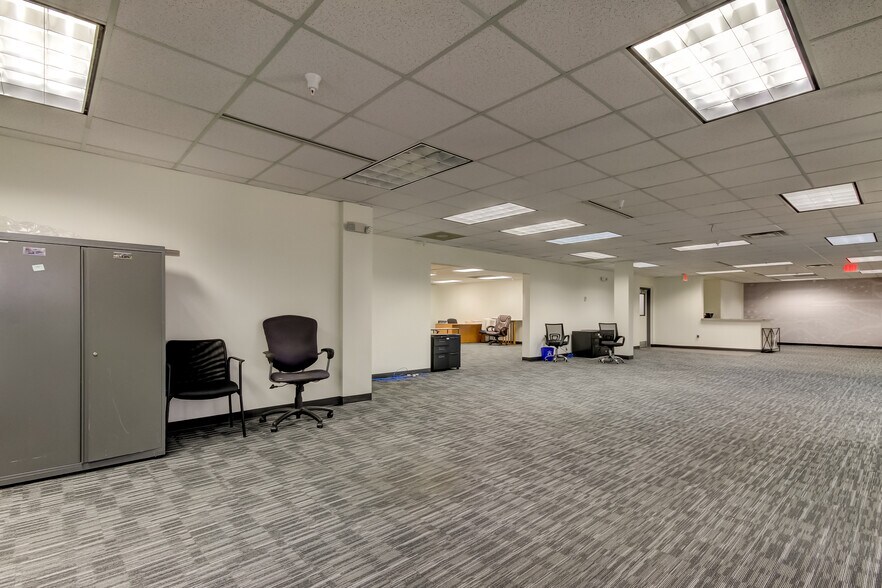 More Photos Of 12425 28th St N, Saint Petersburg Office For Lease