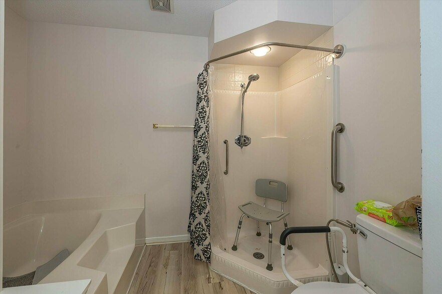 More Photos Of 714 College Dr, Anderson Apartments For Sale