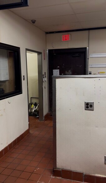 More Photos Of 320 Dixie Way, South Bend Fast Food For Lease