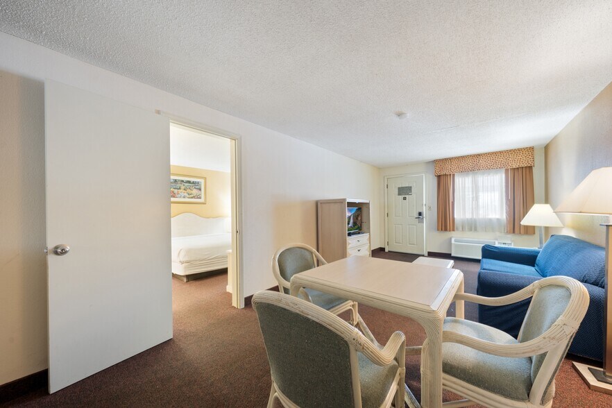 More Photos Of 1530 Cleveland Rd, Sandusky Hotel For Sale