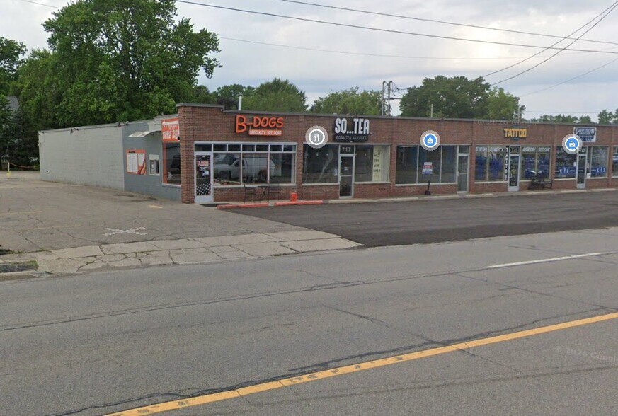 More Photos Of 715-725 N State Rd, Davison Freestanding For Lease