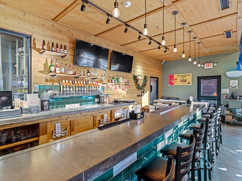 More Photos Of 301 S Broadway St, Pittsburg Restaurant For Sale