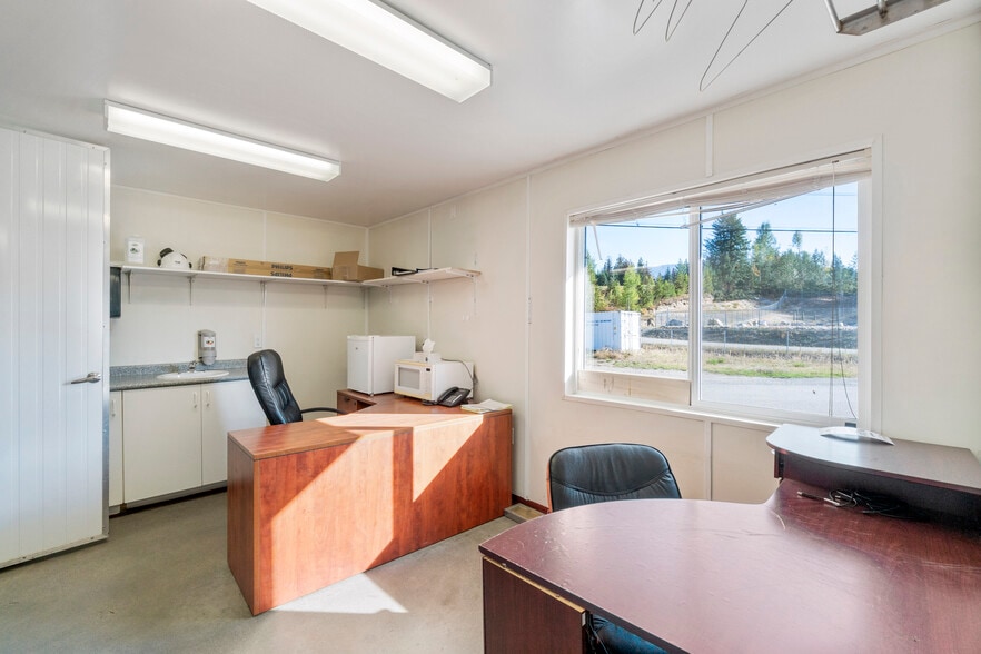 More Photos Of 4141 54 St SE, Salmon Arm Manufacturing For Sale