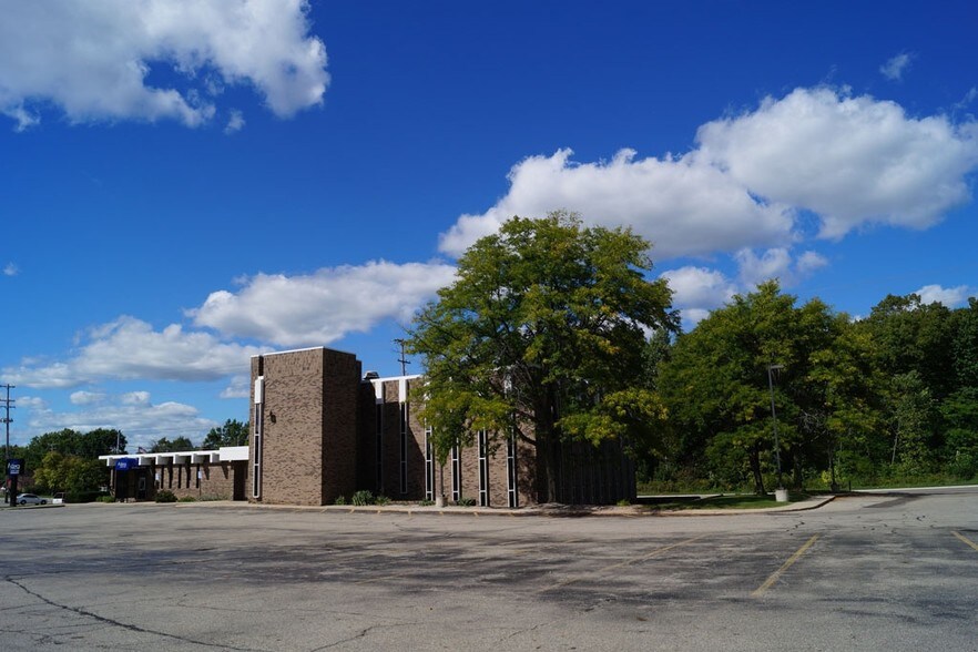 More Photos Of 111 S Waverly Rd, Lansing Office For Sale