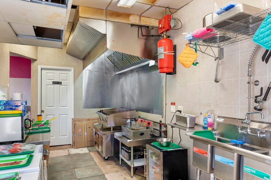 More Photos Of 78-88 Bayville Ave, Bayville Storefront Retail Residential For Lease