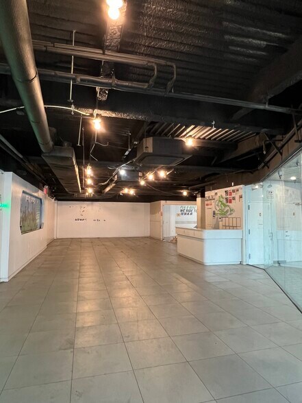 More Photos Of 136-40 39th Ave, Flushing Office For Lease