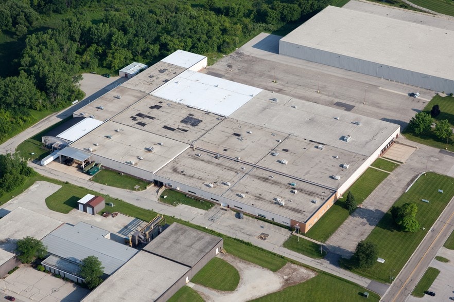 More Photos Of 1007 S 12th St, Watertown Warehouse For Lease