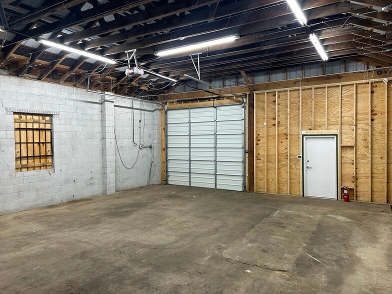 More Photos Of 404-406 Gulpha St, Hot Springs National Park Warehouse For Lease