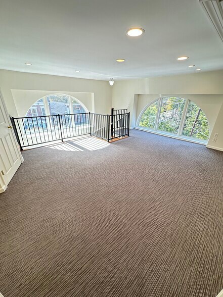 More Photos Of 44 Main St, Clinton Office For Lease