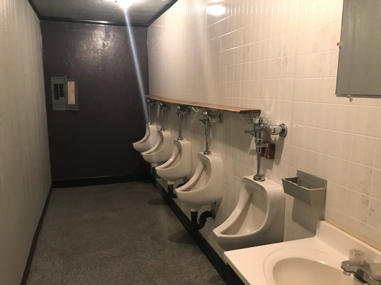 More Photos Of 3649 W 8th St, Thatcher Bar For Sale