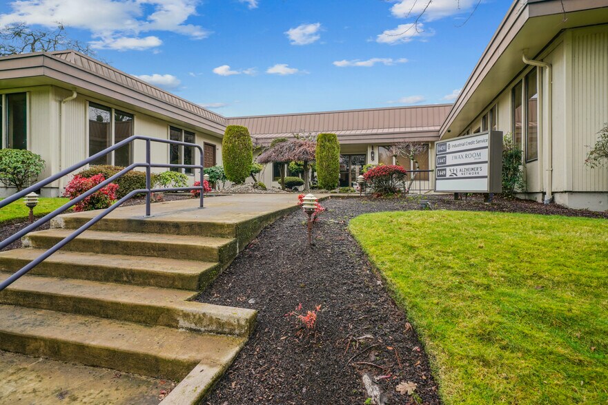 More Photos Of 1431-1449 Liberty St, Salem Office For Lease