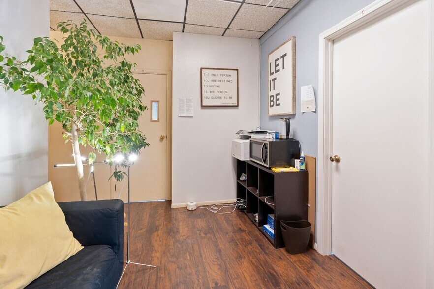 More Photos Of 6050 State Route 179, Sedona Office For Sale