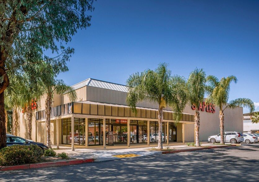 More Photos Of 21825 Erwin St, Woodland Hills Department Store For Sale