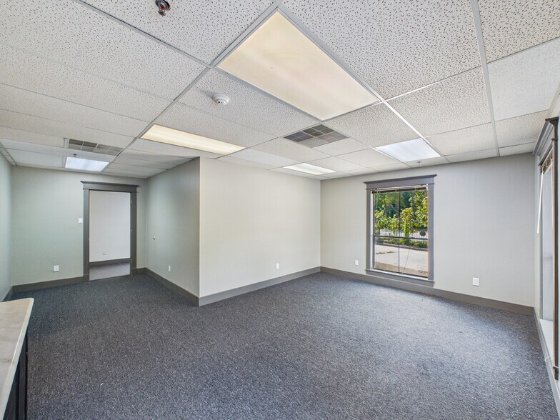More Photos Of 25222 Glen Loch Dr, Spring Coworking Space
