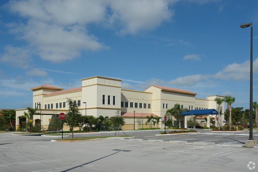 More Photos Of 15501-15519 NW 67th Ave, Miami Lakes General Retail For Lease
