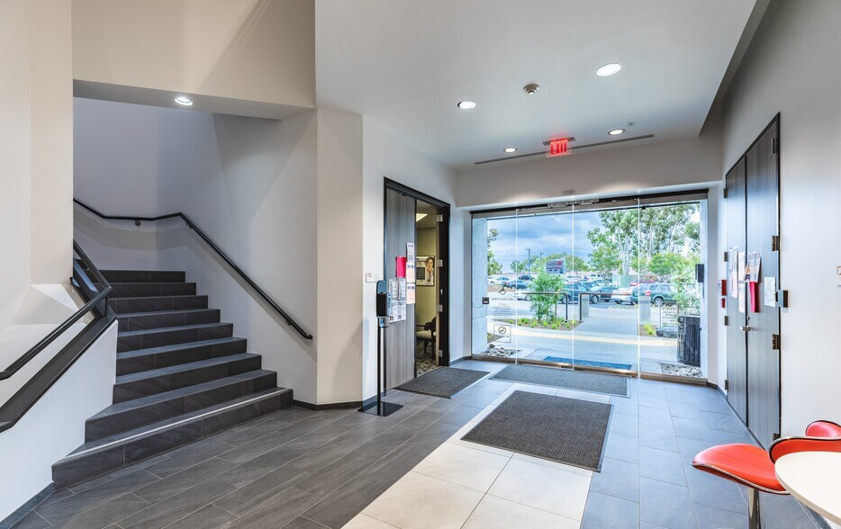 More Photos Of 5675 Ruffin Rd, San Diego Unknown For Lease