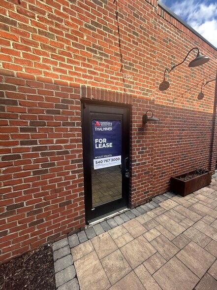 More Photos Of 108 Pollard St, Vinton Auto Dealership For Lease