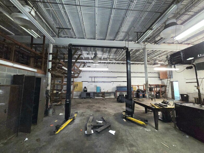 More Photos Of 1925 Old Chatham Rd, Martinsville Auto Repair For Sale