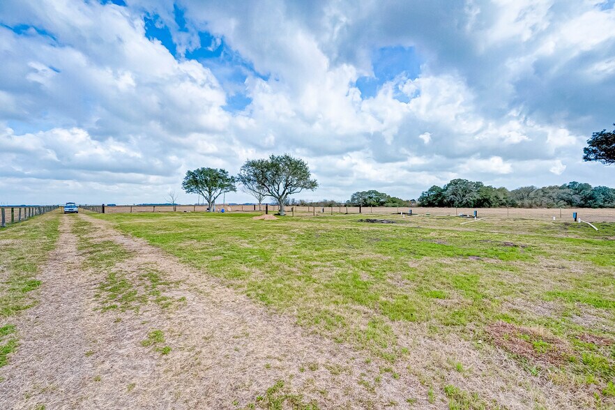 More Photos Of 1389 CR 436 HAWLEY CEMETARY Rd, Blessing Land For Sale