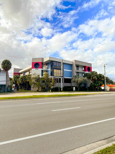 Primary Photo Of 4701 N Federal Hwy, Pompano Beach Office For Sale