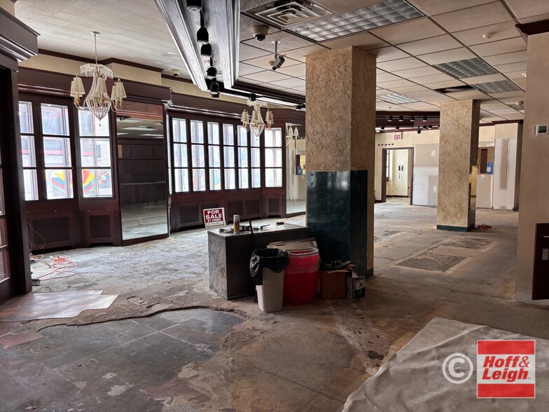More Photos Of 205 3rd St NW, Canton Storefront Retail Office For Lease