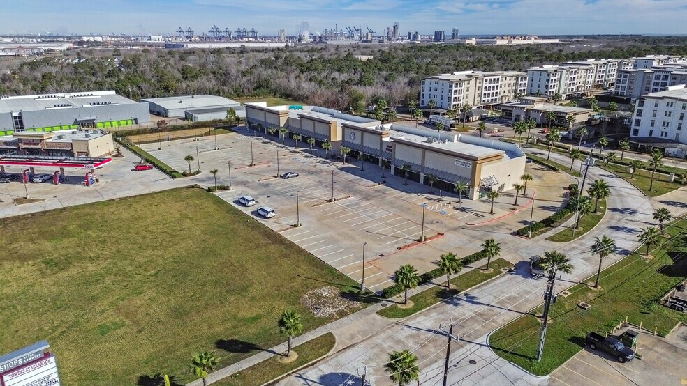 More Photos Of 3300 Bayport Blvd, Seabrook Storefront For Lease