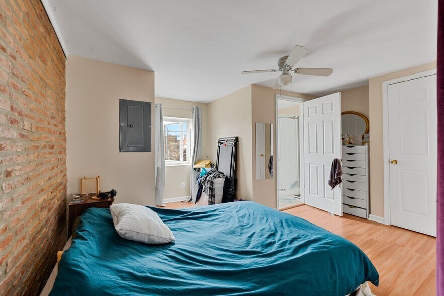 More Photos Of 2024 Saint Paul St, Baltimore Apartments For Sale