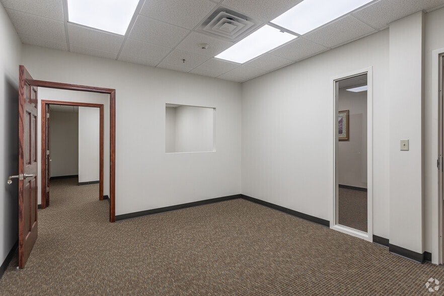 More Photos Of 16151 Weber Rd, Joliet Medical For Lease