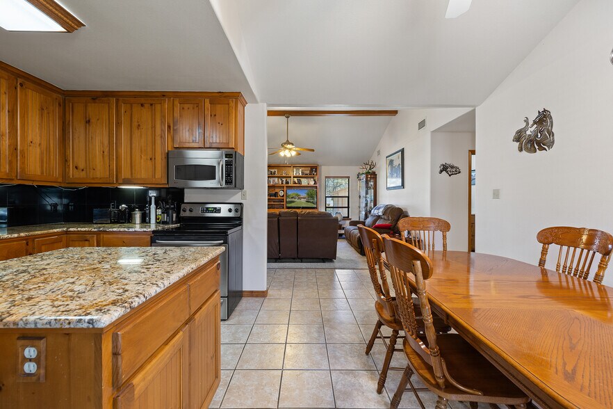 More Photos Of 13744 Us Highway 281 N, Round Mountain Flex For Sale