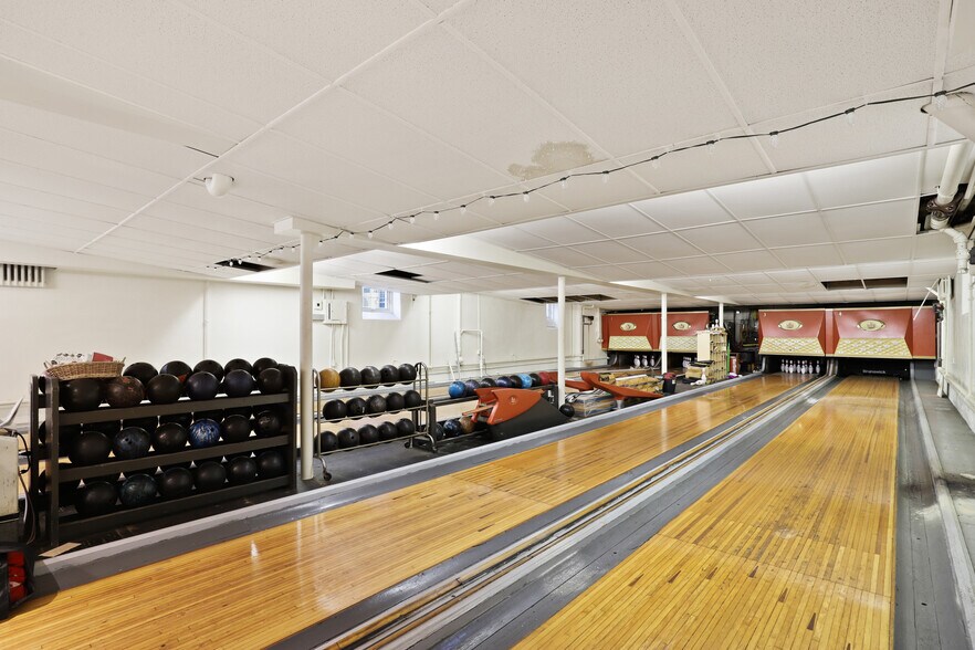 More Photos Of 34 Village Grn, Bedford Specialty For Sale