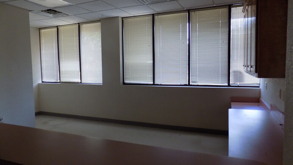 More Photos Of 315 S Cockrell Hill Rd, Duncanville Medical For Lease