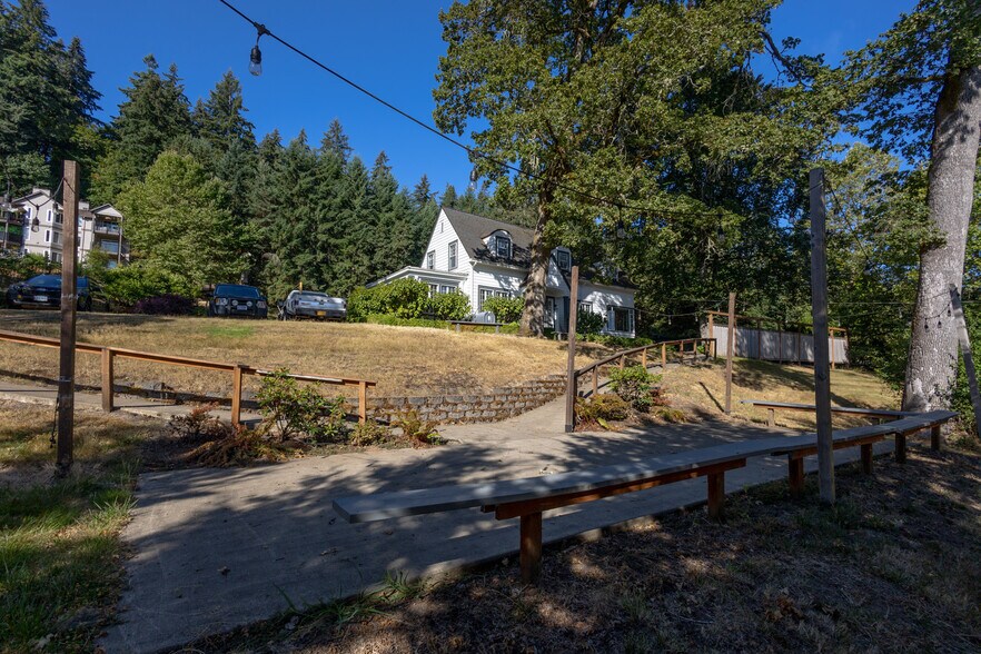More Photos Of 20255 Willamette Dr, West Linn Specialty For Sale