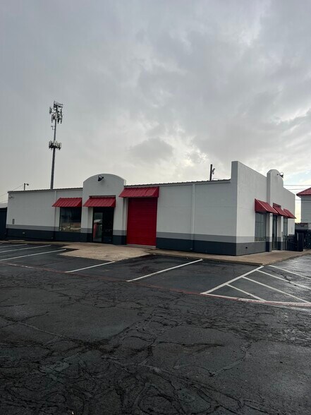 More Photos Of 2924 W Division St, Arlington Unknown For Lease