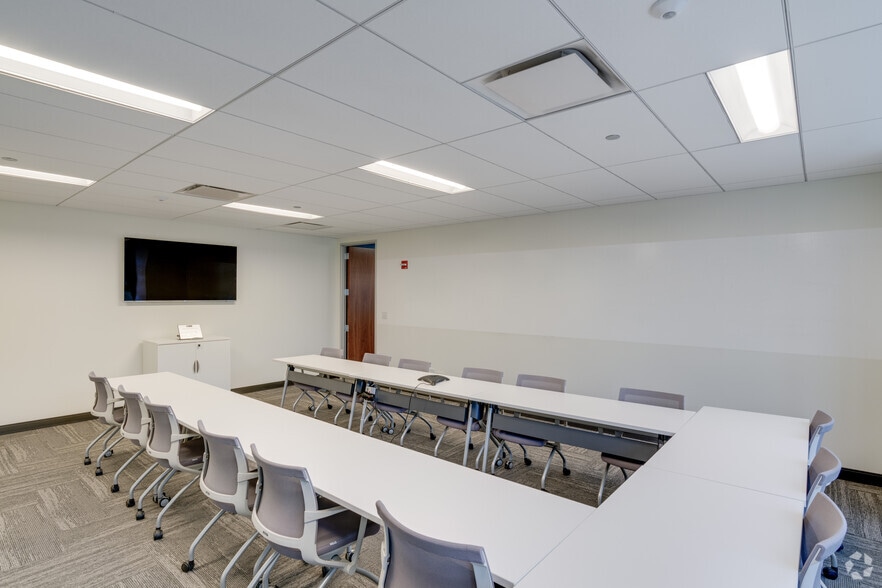 More Photos Of 30 N LaSalle St, Chicago Office For Lease