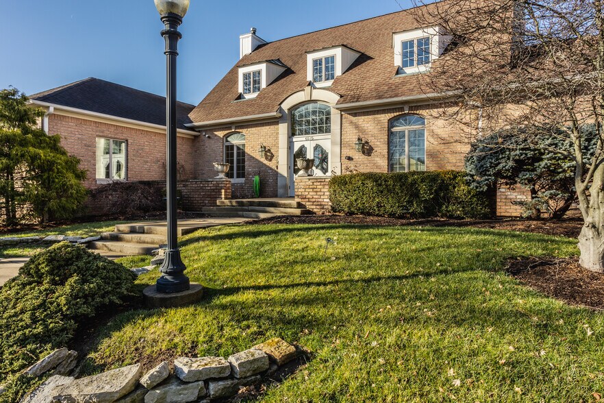 More Photos Of 6575 N College Ave, Indianapolis General Retail For Sale