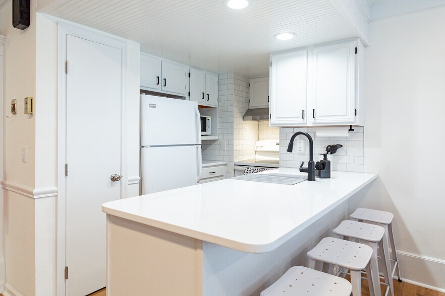 More Photos Of 48 Columbia St, Poughkeepsie Apartments For Sale