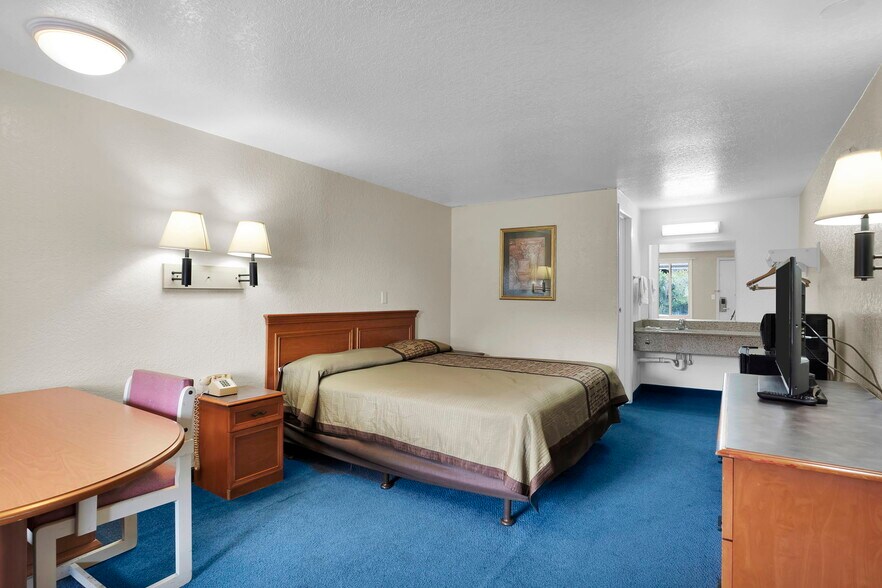 More Photos Of 8285 Dix Ellis Trl, Jacksonville Hotel For Sale