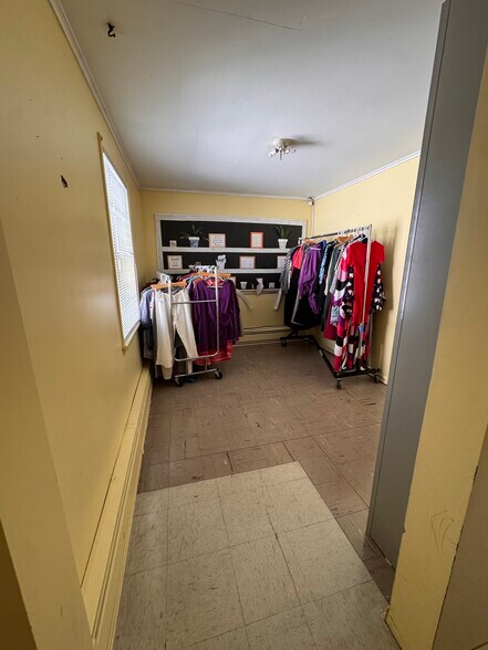 More Photos Of 518 Hegeman St, Schenectady Office For Sale